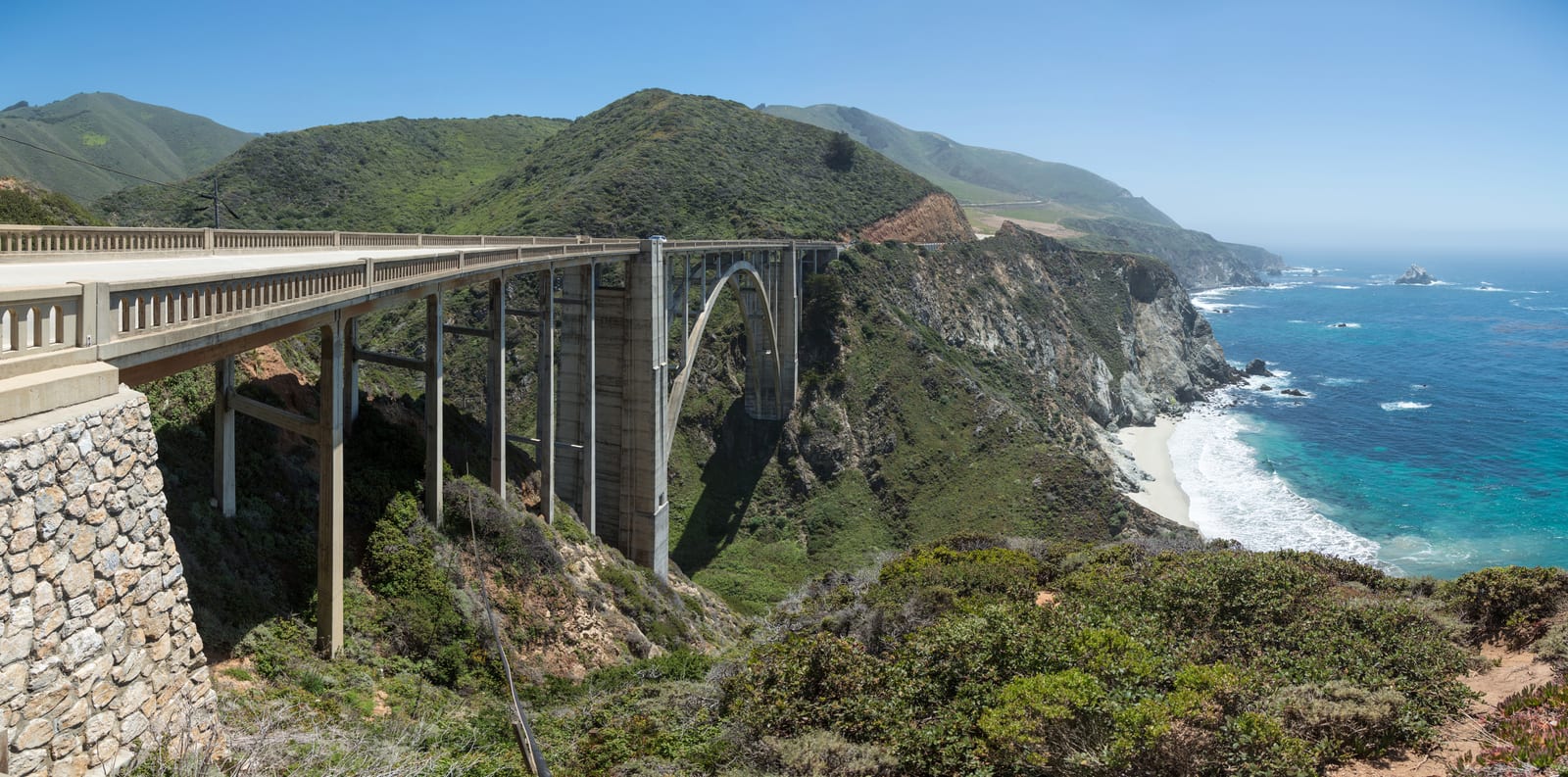 Bixby Creek Bridge on Highway 1 above the Pacific coastline in Big Sur, California